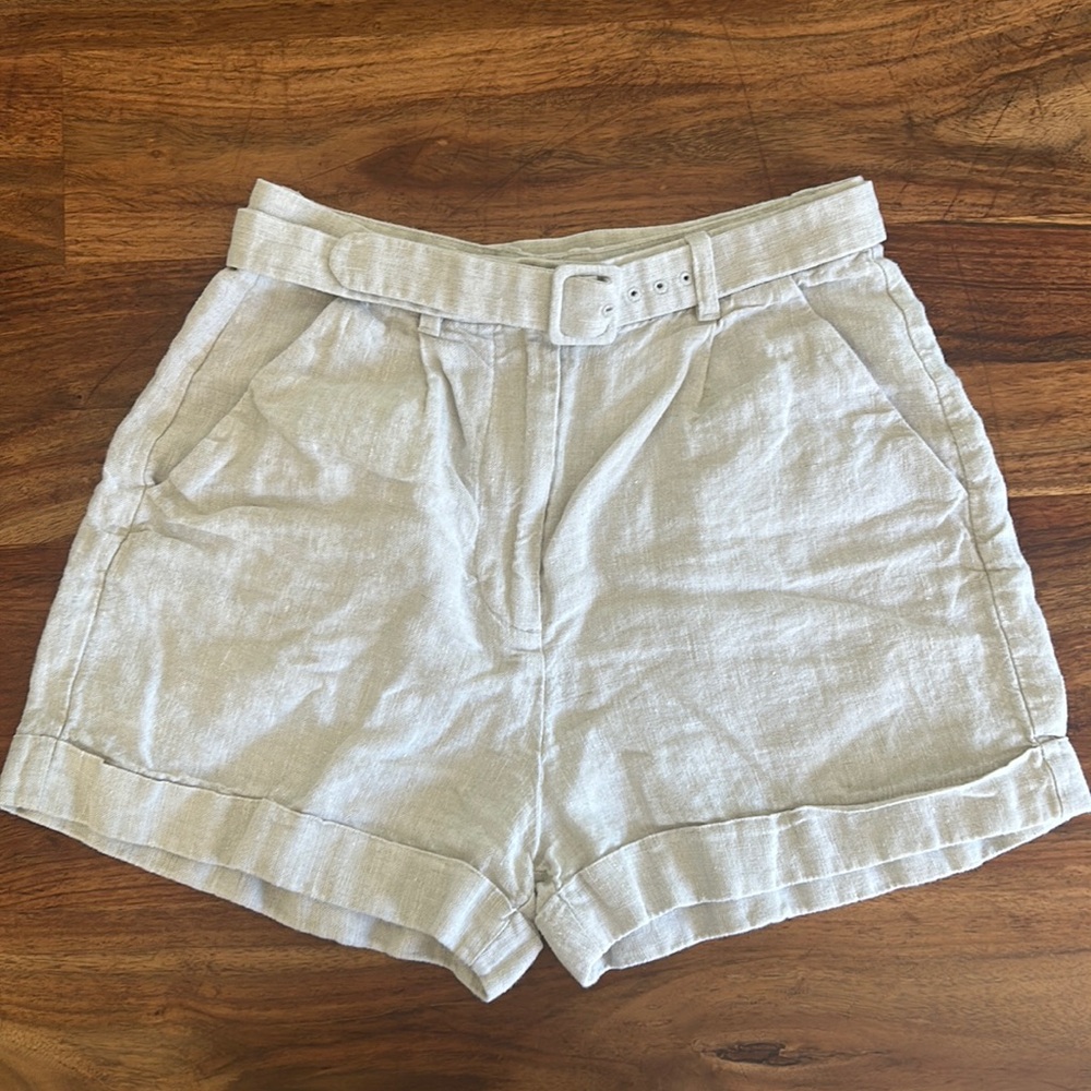 Linen shorts with belt